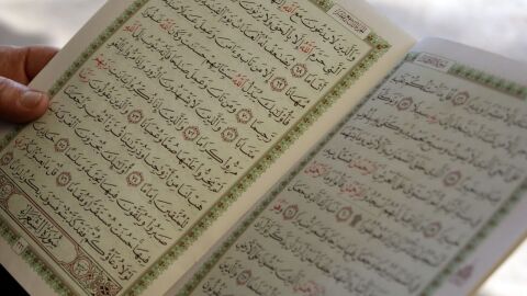 حديث عن فضل معلم القرآن