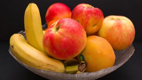 فوائد التفاح والبرتقال والموز