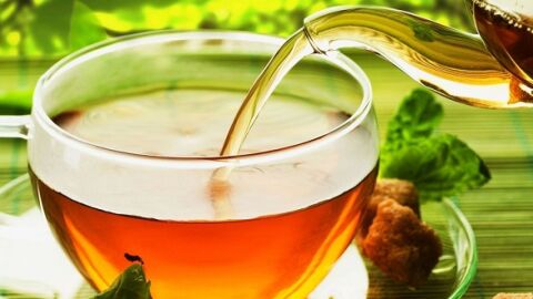 فوائد شرب الشاي الأخضر على الريق
