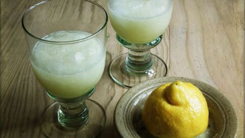 فوائد شرب عصير الليمون للبشرة