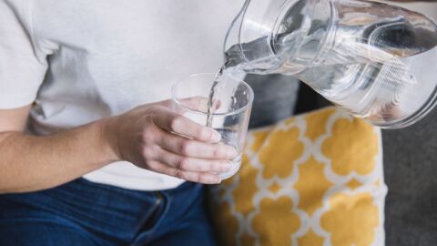 فوائد شرب الماء للدورة الشهرية