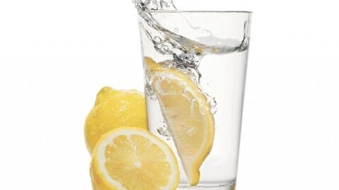 فوائد شرب الماء على الريق مع الليمون