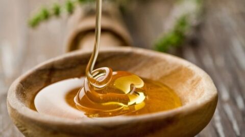 فوائد العسل للشعر المجعد