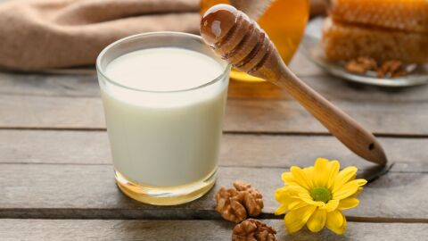 فوائد العسل مع الحليب