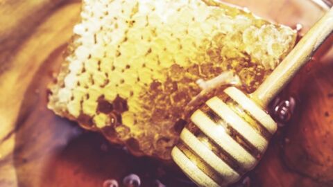 فوائد العسل مع السمسم