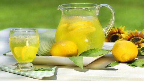 فوائد عصير الليمون مع الماء على الريق