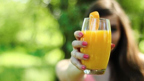 فوائد عصير البرتقال للبشرة الدهنية