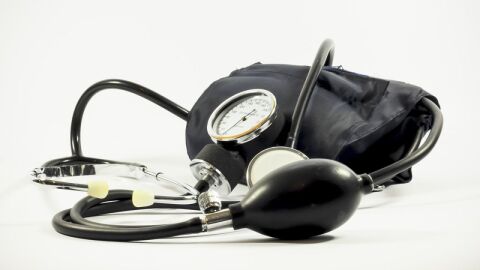 مكونات جهاز قياس ضغط الدم