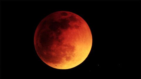 ظاهرة القمر الدموي