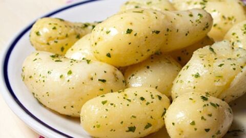 طريقة البطاطس المسلوقة