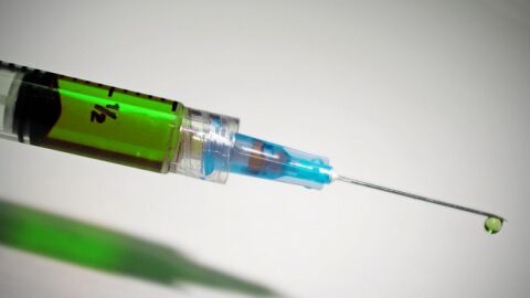 هل التطعيم يفطر الصائم