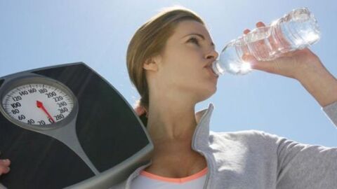هل الماء يساعد على إنقاص الوزن