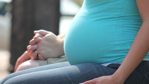 آثار الولادة القيصرية على البطن