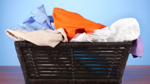 بحث عن كيفية إزالة البقع من الملابس