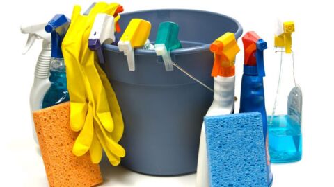 أدوات النظافة المنزلية