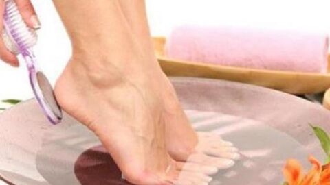 كيف أنظف قدمي من الجلد الميت