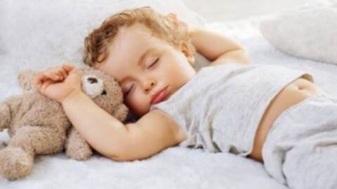 كيف أساعد طفلي على النوم لوحده