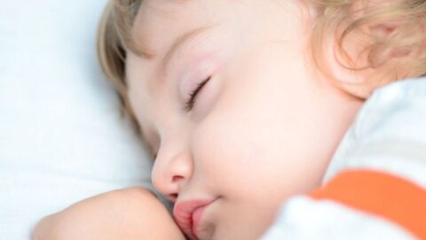 كيف أجعل طفلي ينام بشكل متواصل