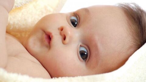 كيف نعرف لون عيون المولود