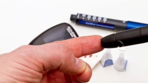 كيف يتم قياس السكر في الدم
