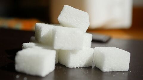كم سعرة حرارية في مكعب السكر