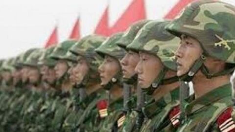 كم عدد أفراد الجيش الصيني