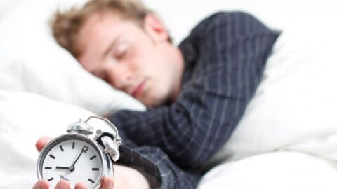 كم عدد ساعات النوم الطبيعية للإنسان