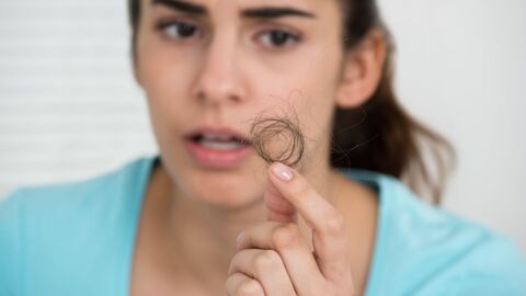 كم عدد تساقط الشعر الطبيعي باليوم