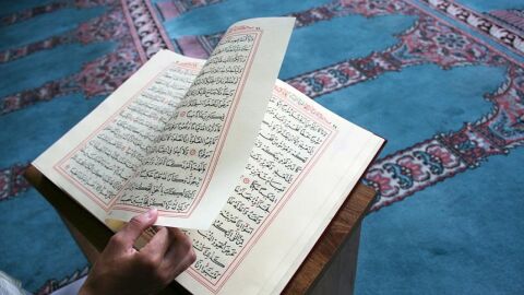 كم عدد أحزاب القرآن الكريم
