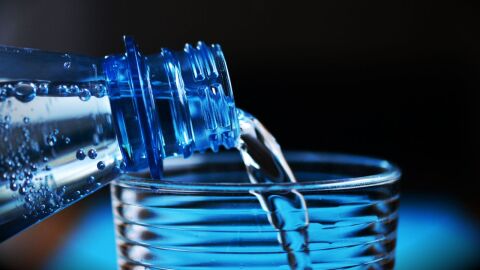 كم يحتاج جسم الإنسان إلى لتر ماء في اليوم
