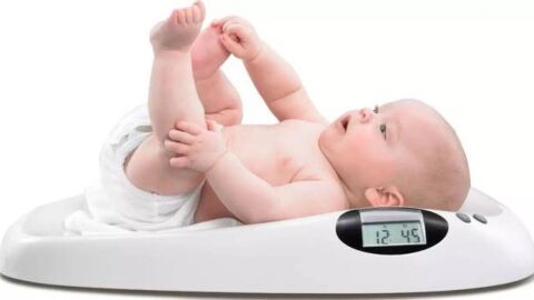 كم يكون وزن الطفل عند الولادة