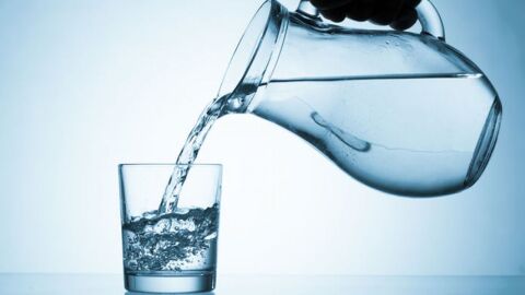 كم نسبة الماء في جسم الإنسان