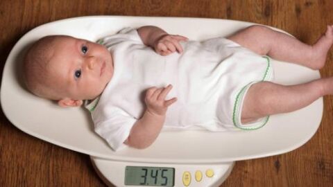 كم وزن الطفل في الشهر الثالث