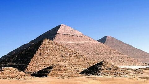 كيف بنيت الأهرامات في مصر