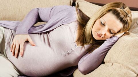 كيف يجب أن تنام الحامل