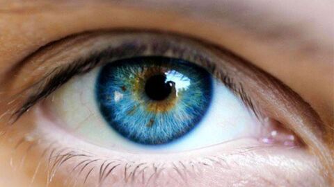 كيف تغير لون عينيك بدون عدسات