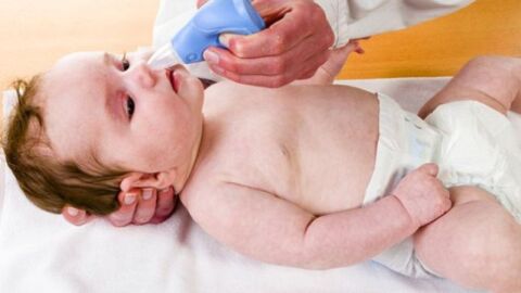 كيفية تنظيف أنف الرضيع