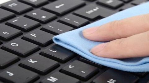 كيفية تنظيف لوحة المفاتيح