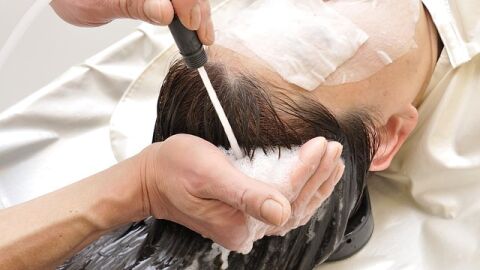 طريقة تنظيف فروة الشعر