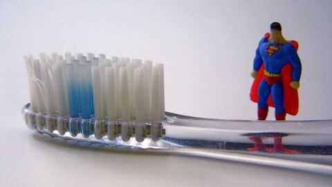 كيف أنظف فرشاة الاسنان