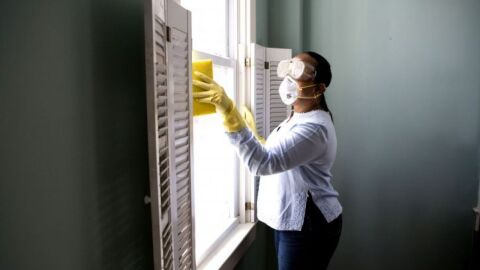 كيفية تنظيف زجاج النوافذ