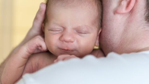 كيفية التعامل مع حرارة الطفل الرضيع