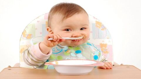 كيفية غذاء الطفل الرضيع