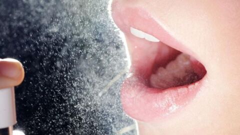 كيف تتخلص من رائحة الفم بعد النوم