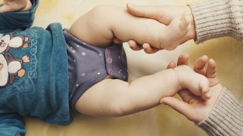 كيفية التخلص من المغص والغازات عند الرضع