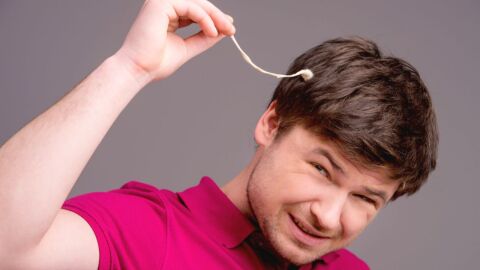 كيفية التخلص من العلكة على الشعر