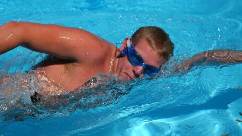 كيفية تعلم سباحة