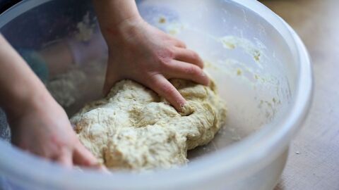 طريقة عمل عجينة خبز المسخن