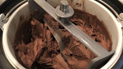كيفية صنع آيس كريم الشوكولاتة
