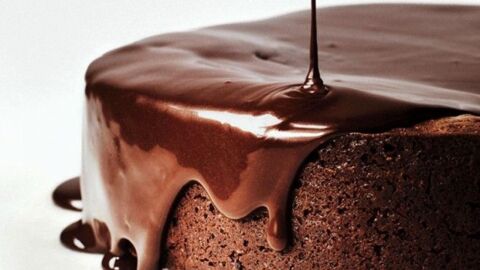 طريقة عمل صوص الشوكولاتة لتزيين التورتة